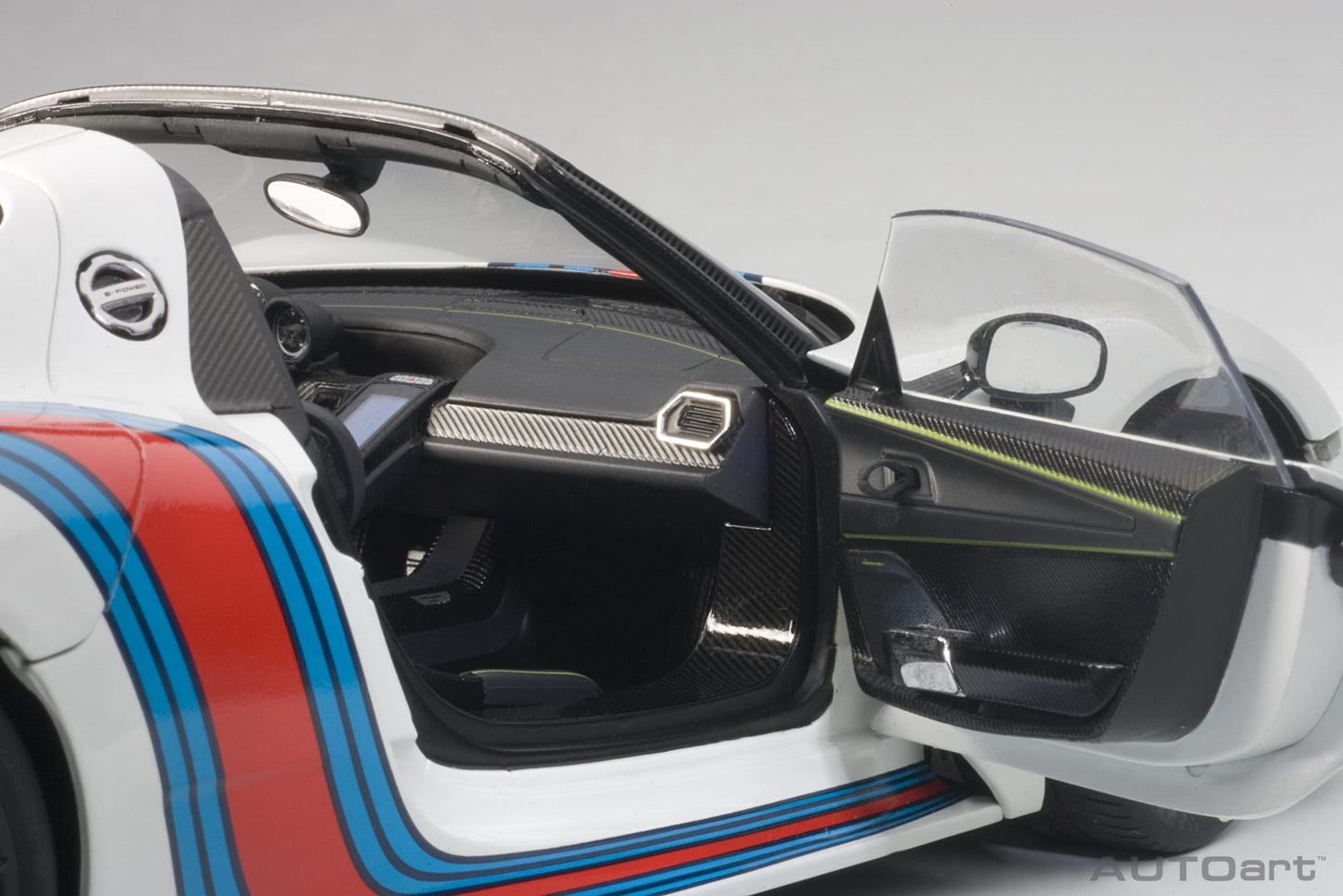 Macheta auto Porsche 918 Spyder Weissach Package (2013) 1:18 AutoArt