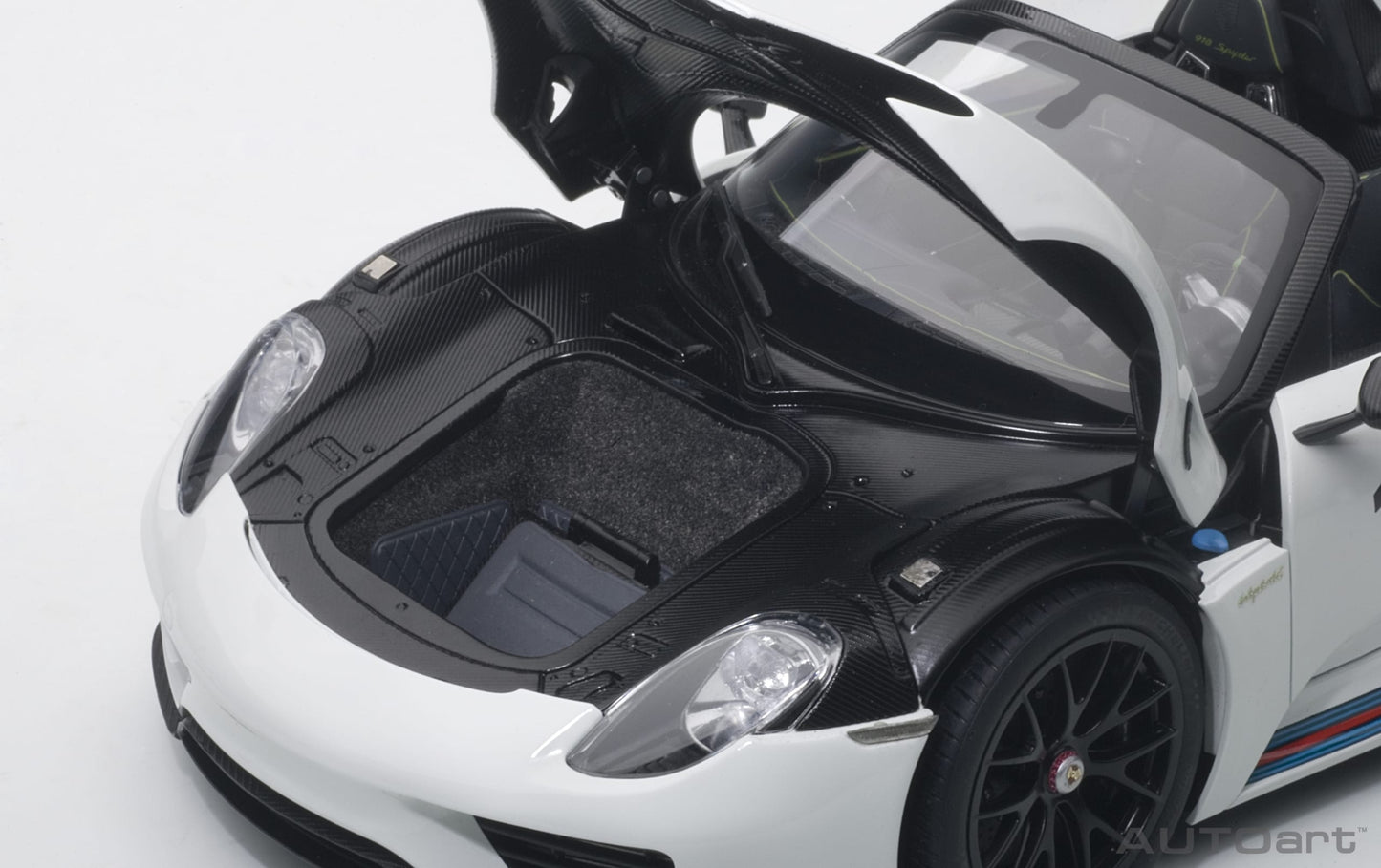 Macheta auto Porsche 918 Spyder Weissach Package (2013) 1:18 AutoArt
