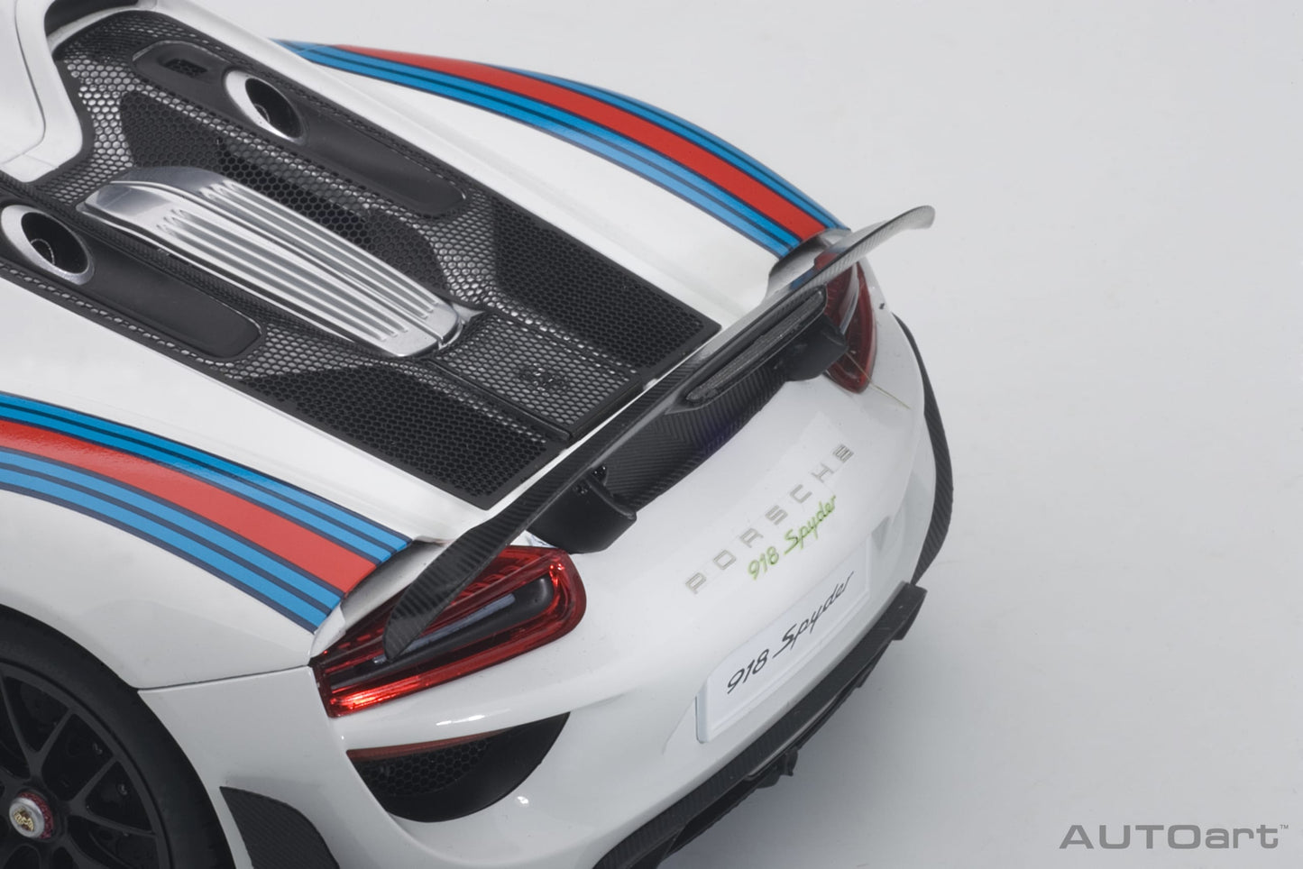 Macheta auto Porsche 918 Spyder Weissach Package (2013) 1:18 AutoArt