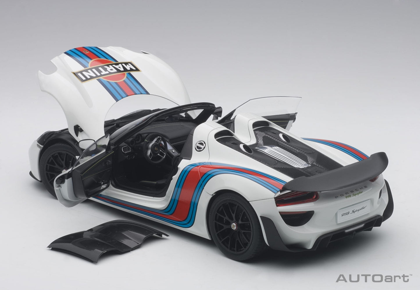 Macheta auto Porsche 918 Spyder Weissach Package (2013) 1:18 AutoArt