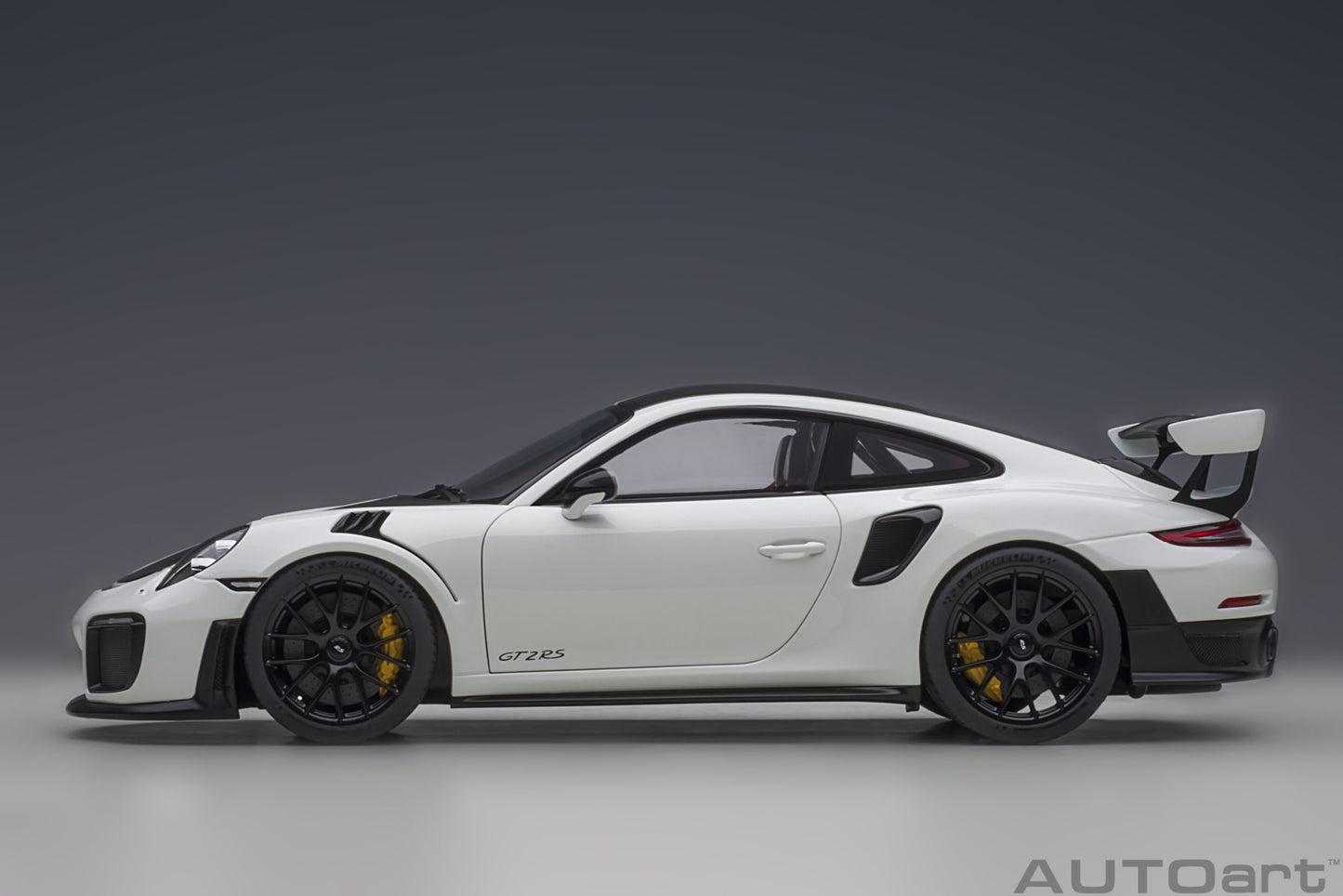 Macheta auto Porsche 911 (991.2) GT2RS Weissach Package (2017) 1:18 AutoArt