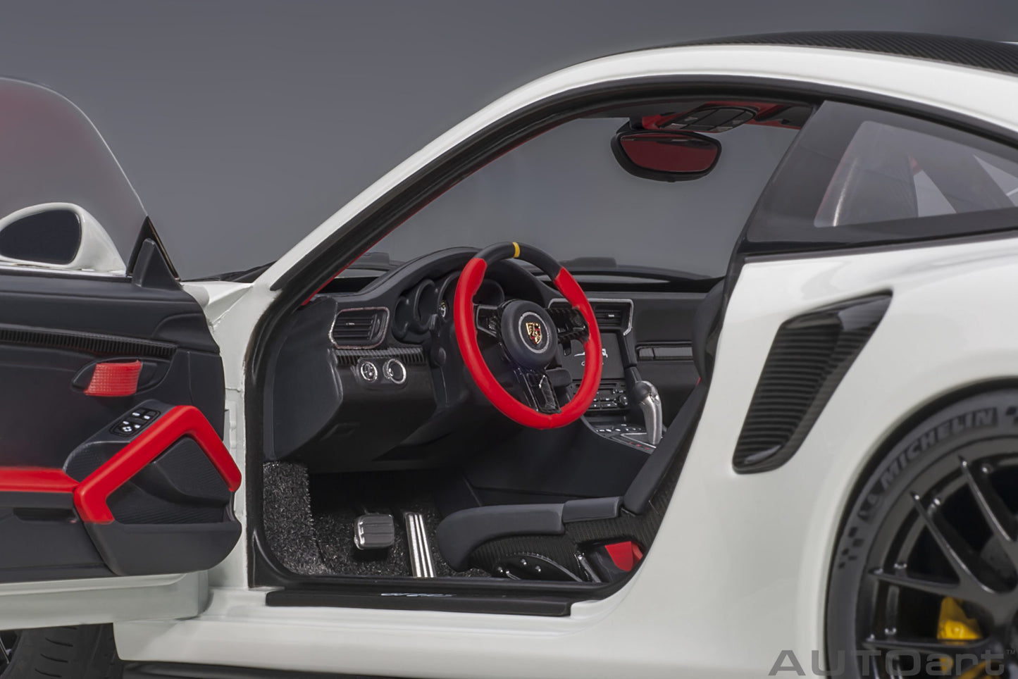 Macheta auto Porsche 911 (991.2) GT2RS Weissach Package (2017) 1:18 AutoArt