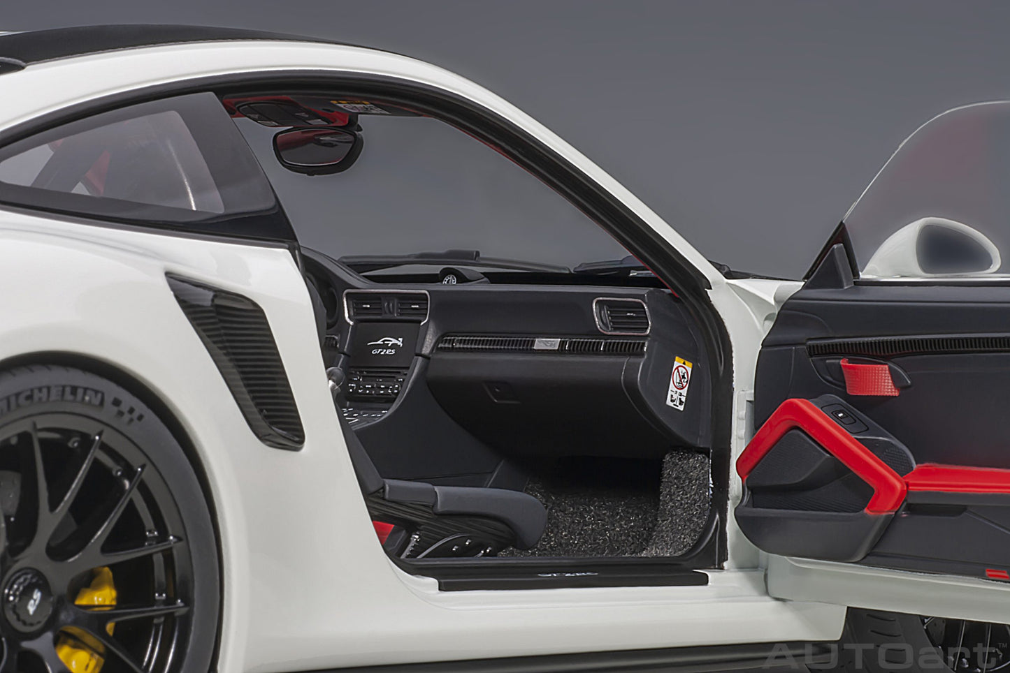 Macheta auto Porsche 911 (991.2) GT2RS Weissach Package (2017) 1:18 AutoArt