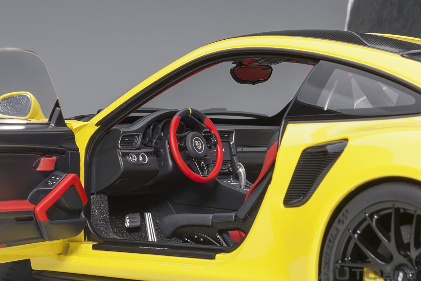 Macheta auto Porsche 911 (991.2) GT2RS Weissach Package (2017) 1:18 AutoArt