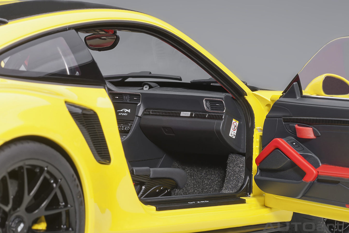 Macheta auto Porsche 911 (991.2) GT2RS Weissach Package (2017) 1:18 AutoArt