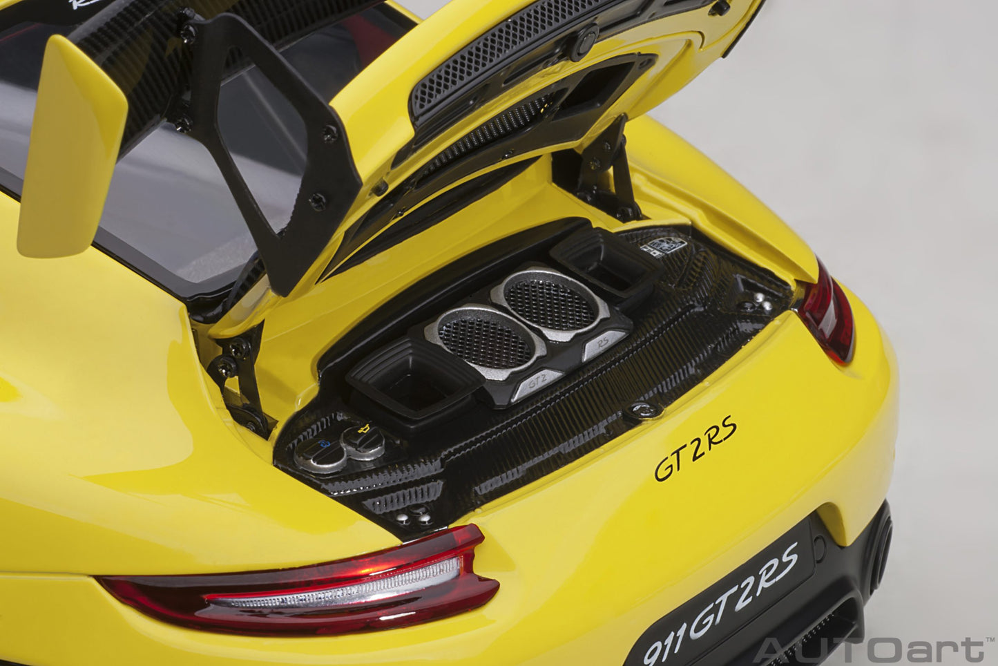 Macheta auto Porsche 911 (991.2) GT2RS Weissach Package (2017) 1:18 AutoArt