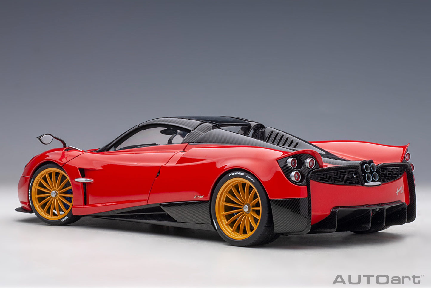Macheta auto Pagani Huayra Roadster (2017) 1:18 AutoArt