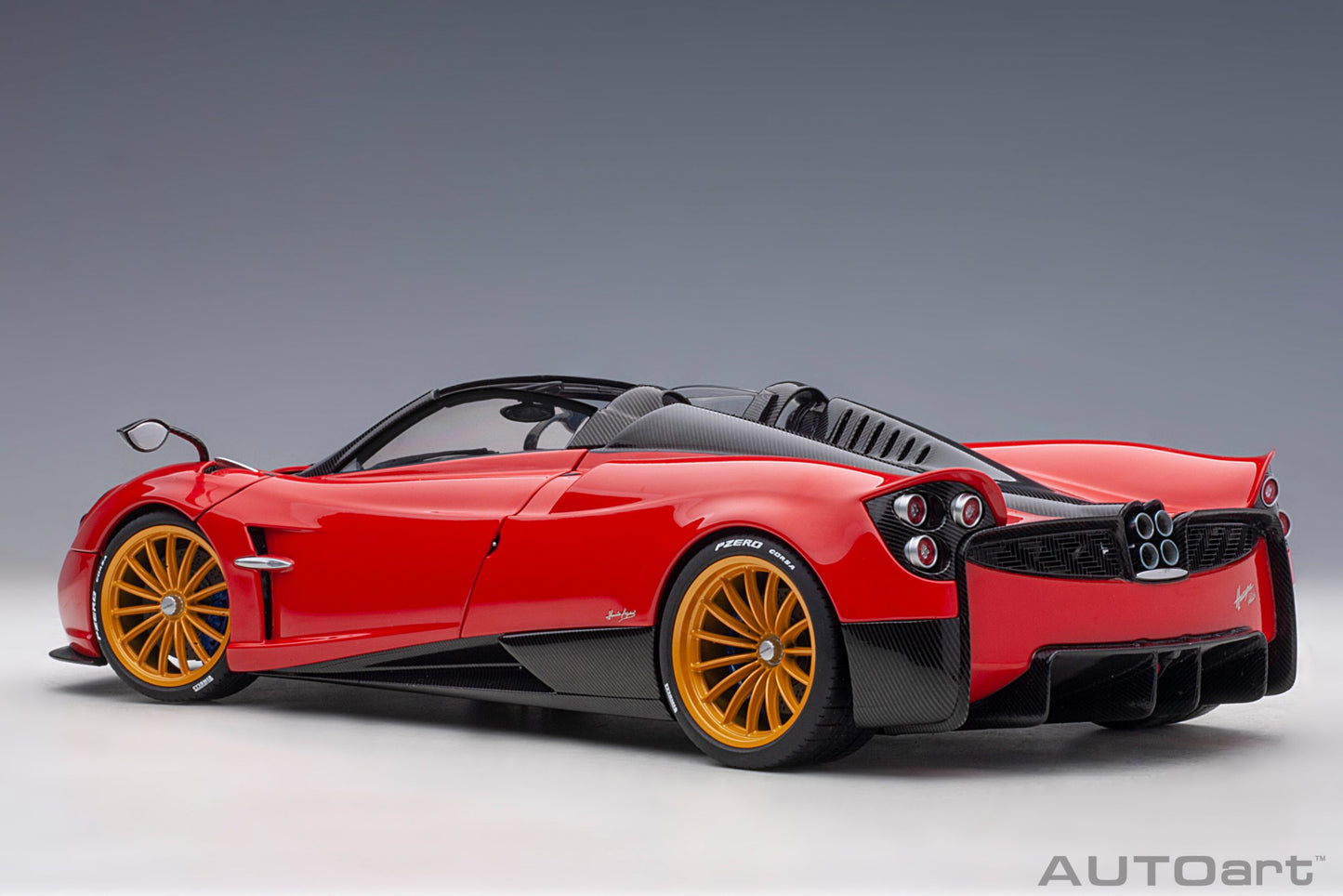 Macheta auto Pagani Huayra Roadster (2017) 1:18 AutoArt