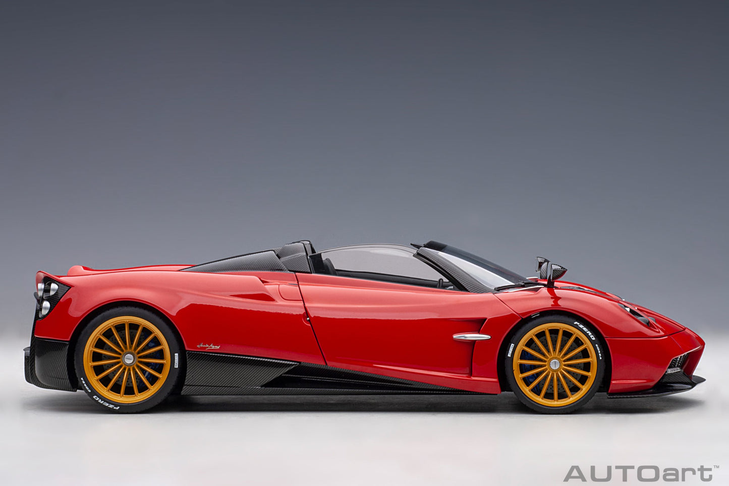 Macheta auto Pagani Huayra Roadster (2017) 1:18 AutoArt