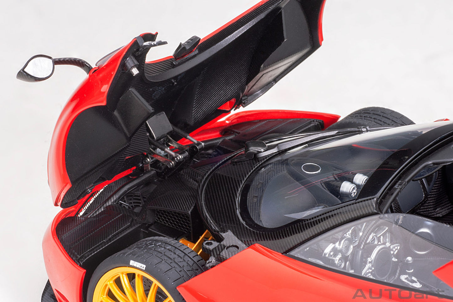 Macheta auto Pagani Huayra Roadster (2017) 1:18 AutoArt