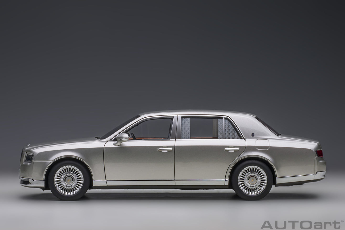 Macheta auto Toyota Century special edition with curtain (2019) 1:18 AutoArt