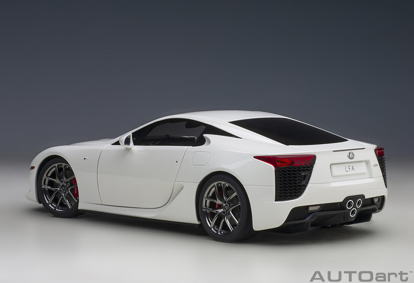 Macheta auto Lexus LFA (2010) 1:18 AutoArt