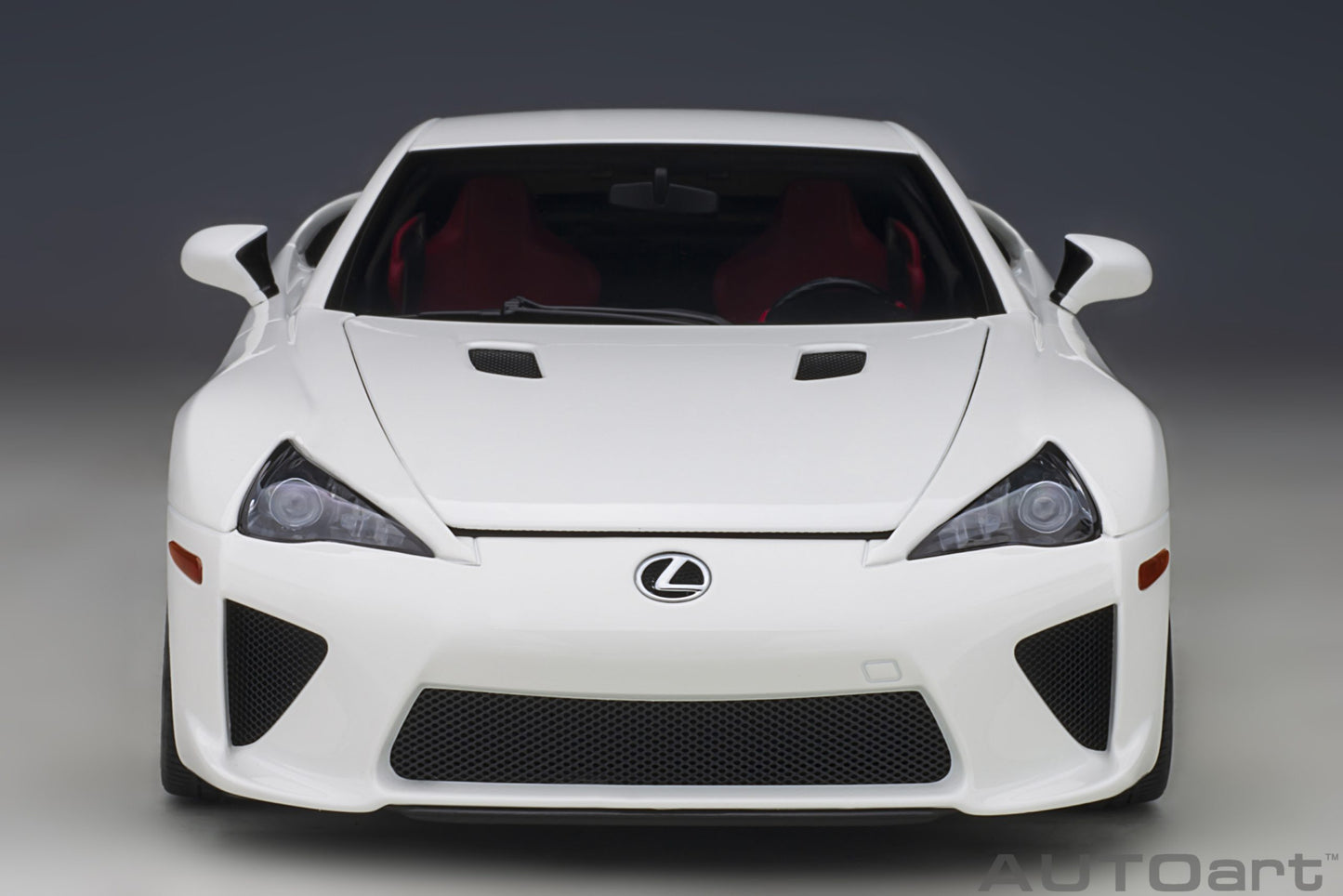 Macheta auto Lexus LFA (2010) 1:18 AutoArt