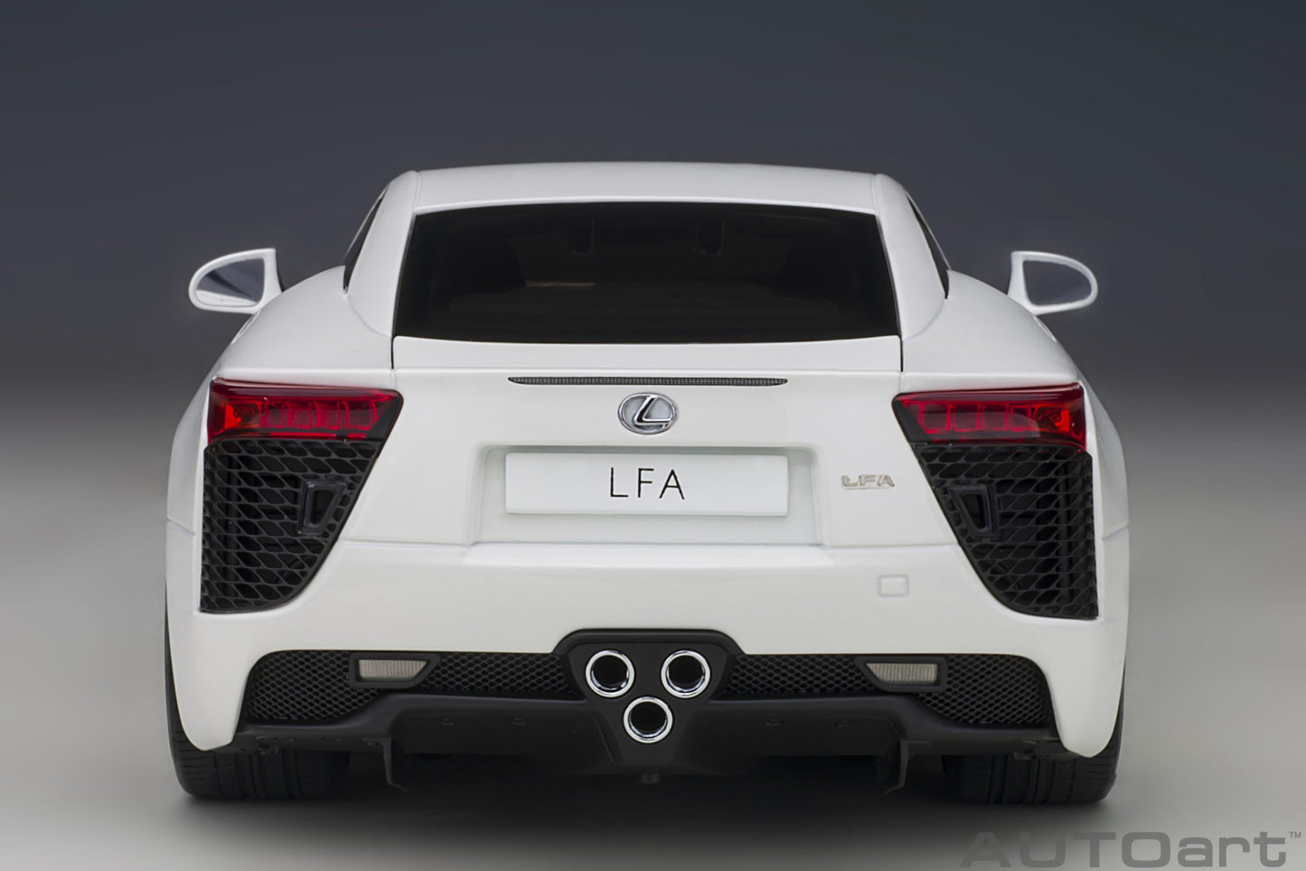 Macheta auto Lexus LFA (2010) 1:18 AutoArt