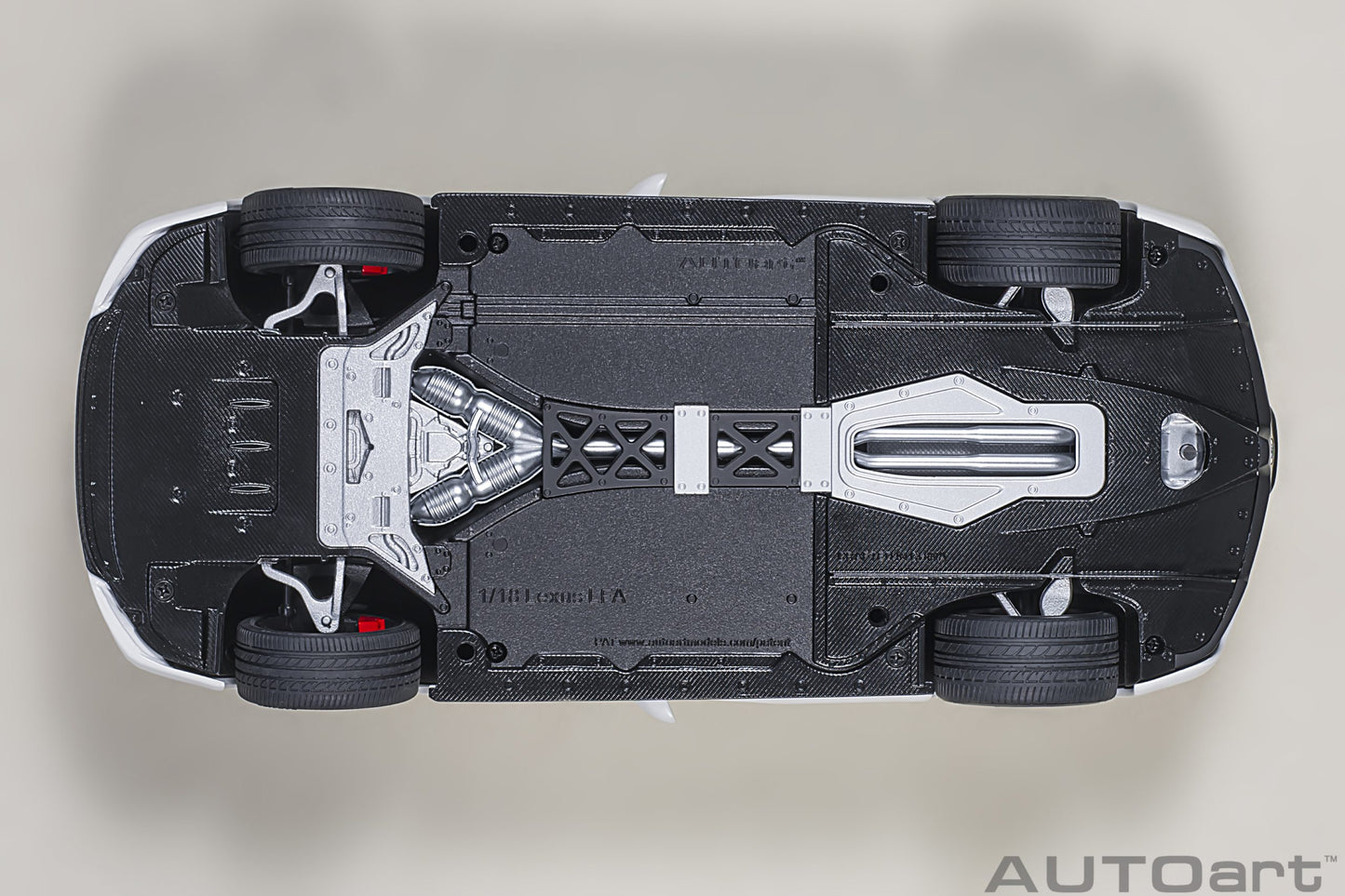 Macheta auto Lexus LFA (2010) 1:18 AutoArt