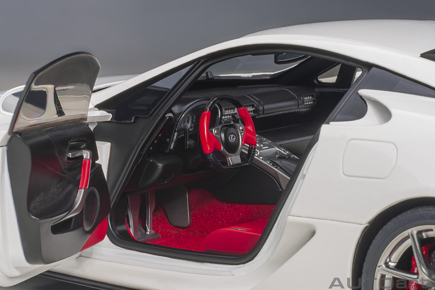 Macheta auto Lexus LFA (2010) 1:18 AutoArt