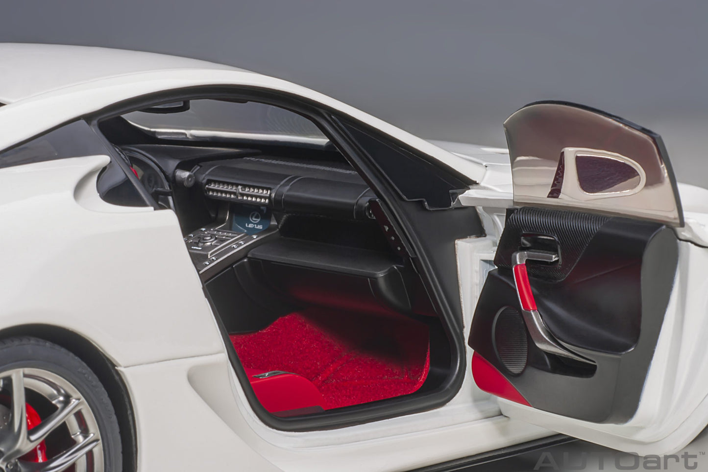 Macheta auto Lexus LFA (2010) 1:18 AutoArt