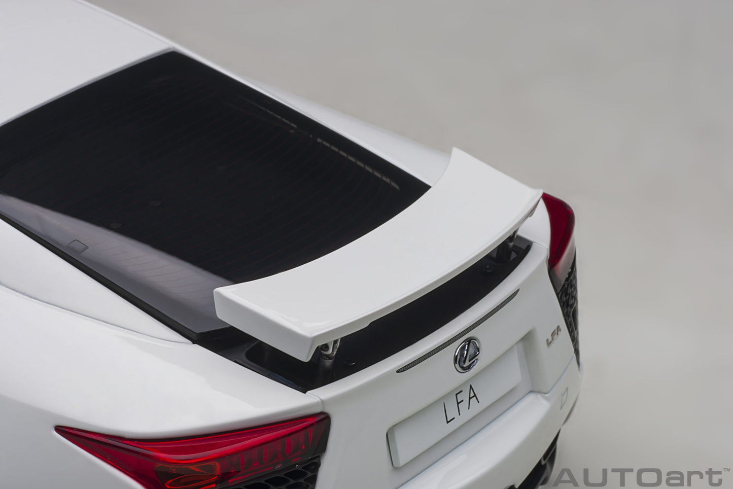 Macheta auto Lexus LFA (2010) 1:18 AutoArt