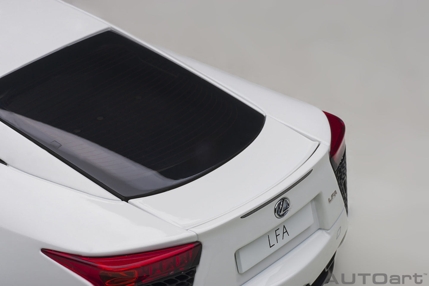Macheta auto Lexus LFA (2010) 1:18 AutoArt