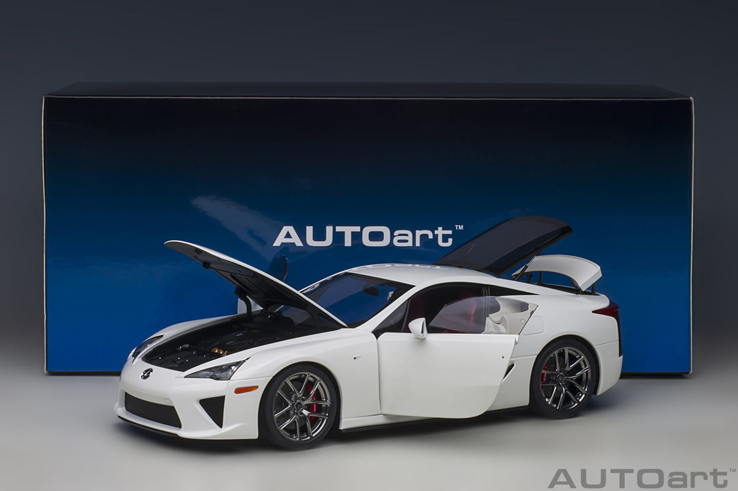 Macheta auto Lexus LFA (2010) 1:18 AutoArt