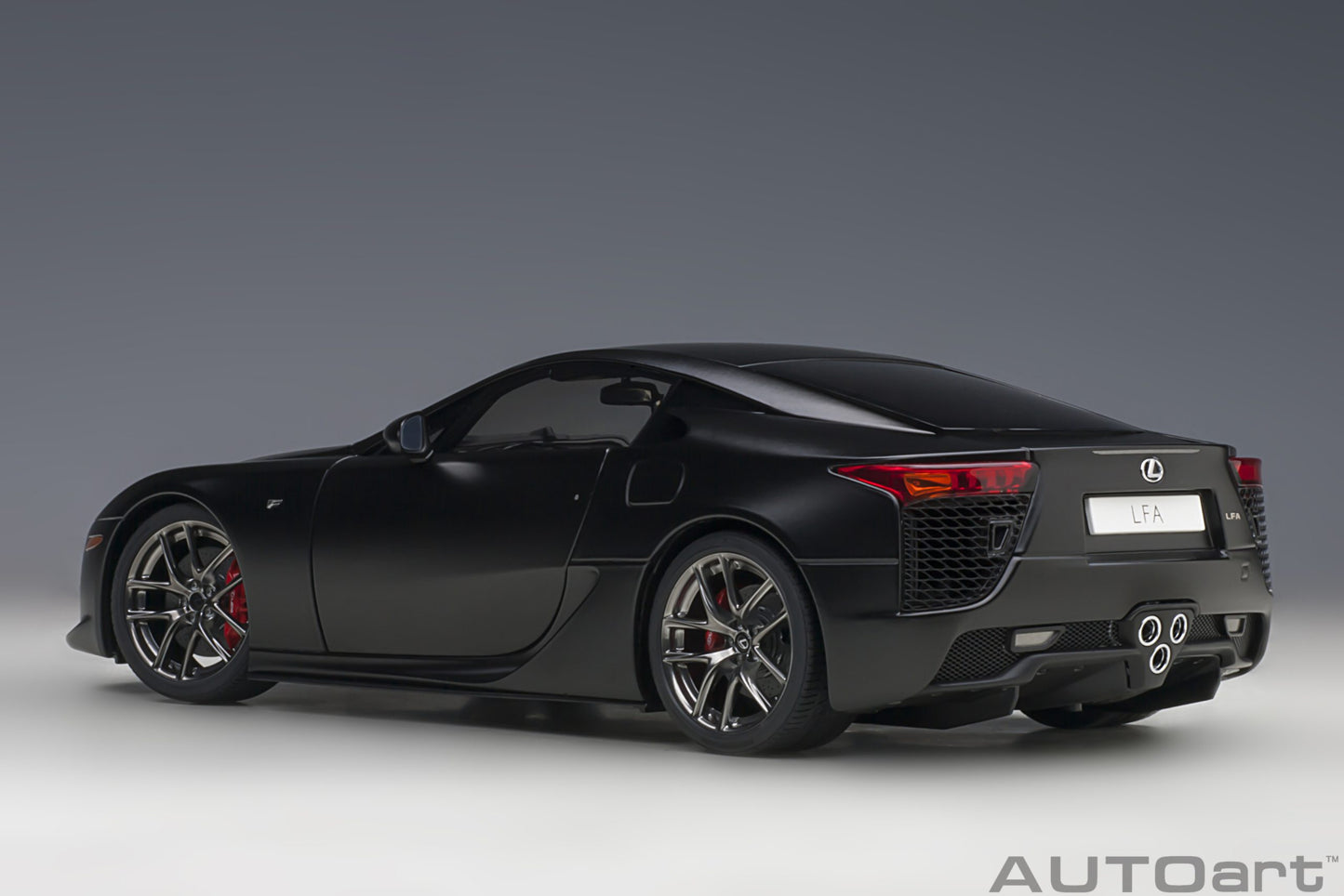 Macheta auto Lexus LFA (2010) 1:18 AutoArt