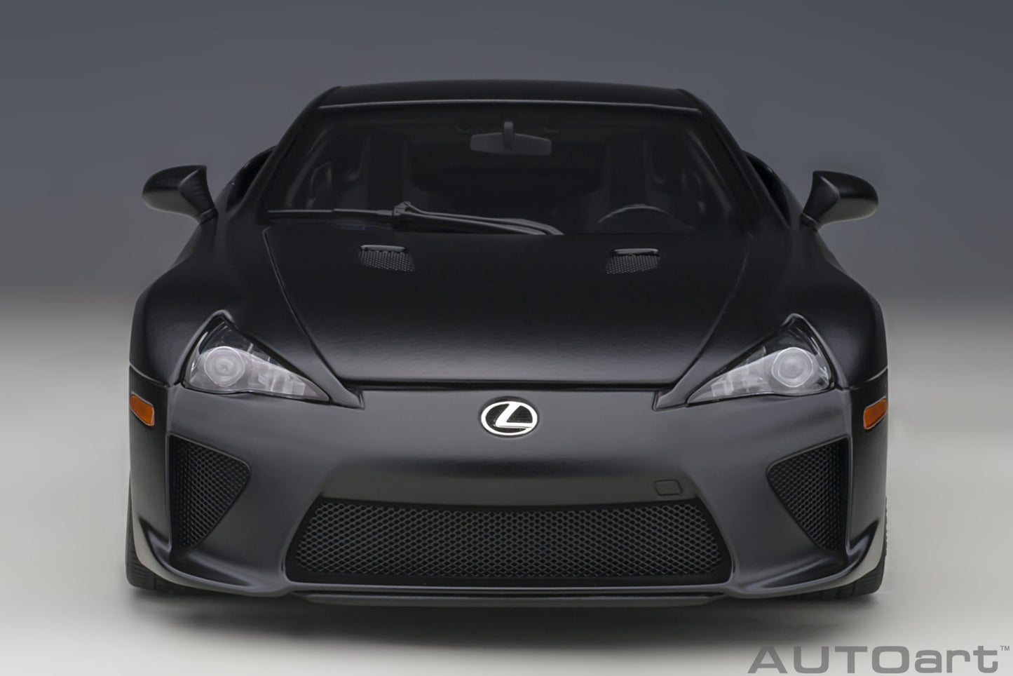 Macheta auto Lexus LFA (2010) 1:18 AutoArt