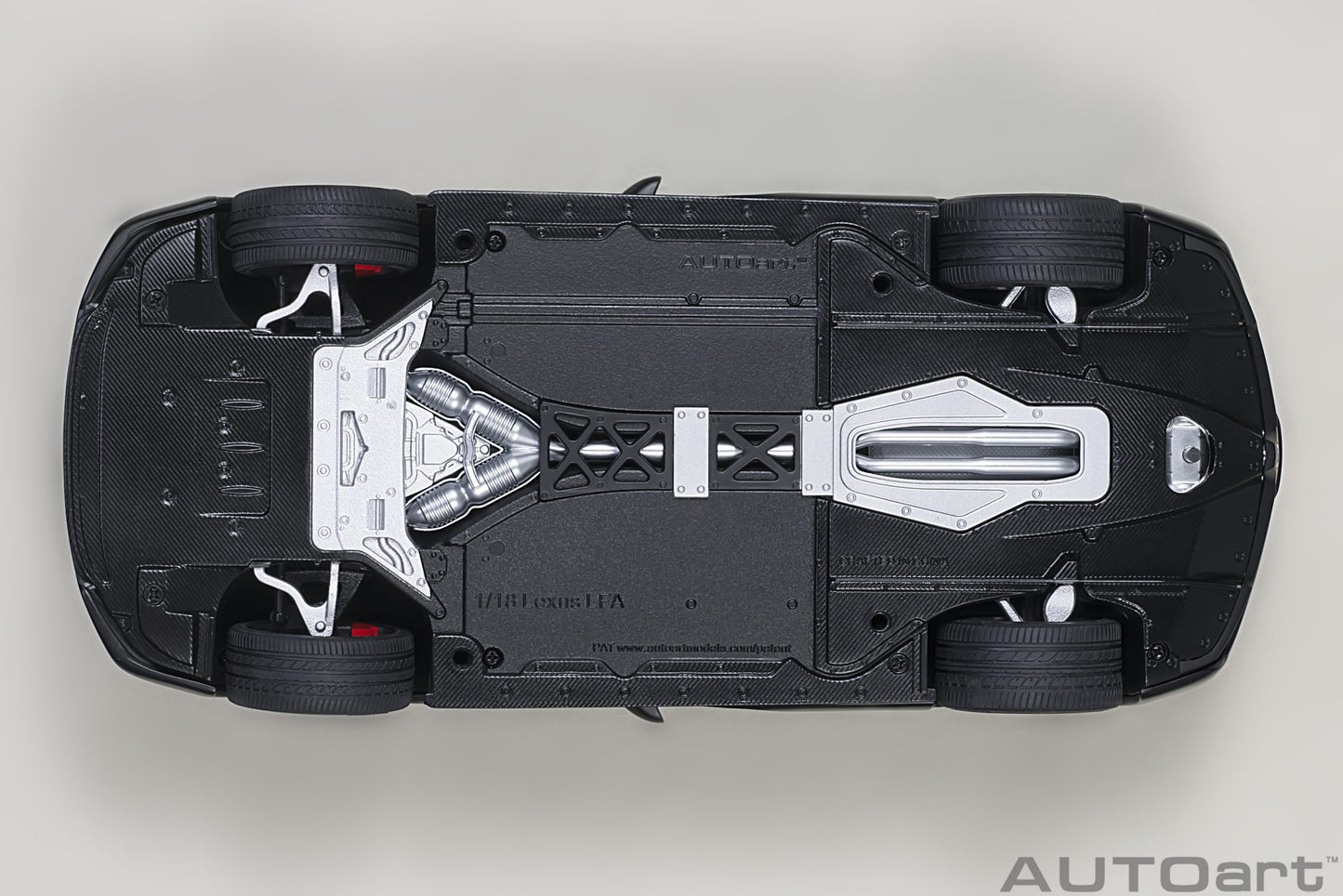 Macheta auto Lexus LFA (2010) 1:18 AutoArt