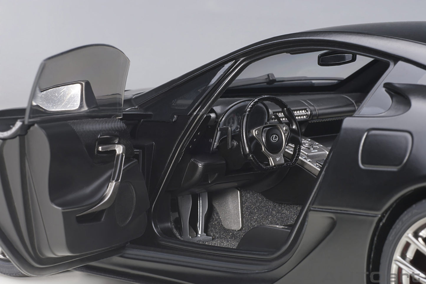 Macheta auto Lexus LFA (2010) 1:18 AutoArt