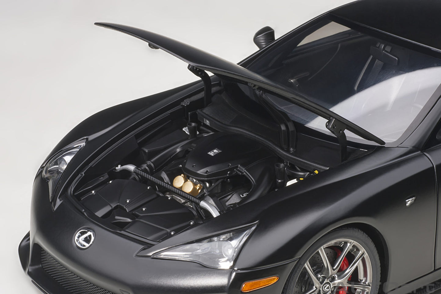 Macheta auto Lexus LFA (2010) 1:18 AutoArt
