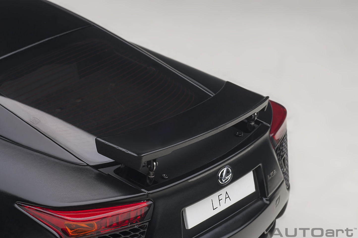 Macheta auto Lexus LFA (2010) 1:18 AutoArt