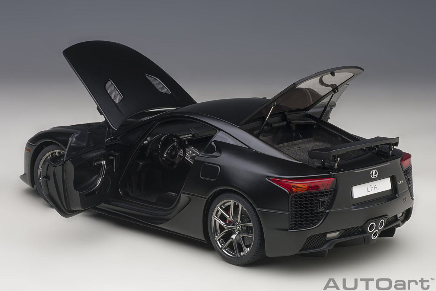 Macheta auto Lexus LFA (2010) 1:18 AutoArt