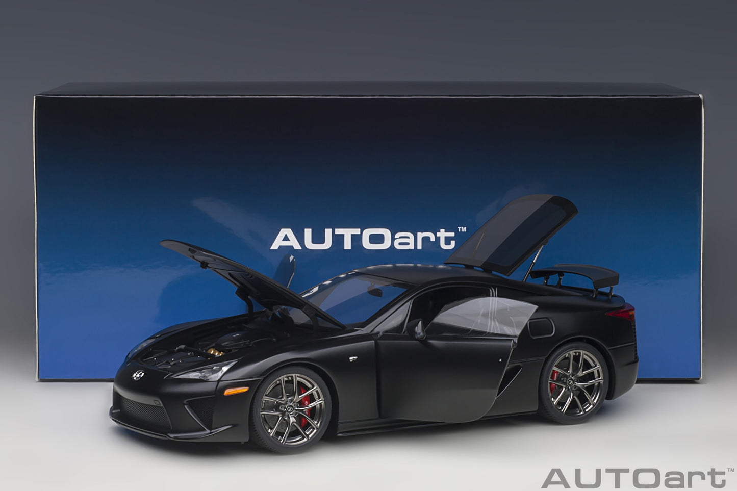 Macheta auto Lexus LFA (2010) 1:18 AutoArt