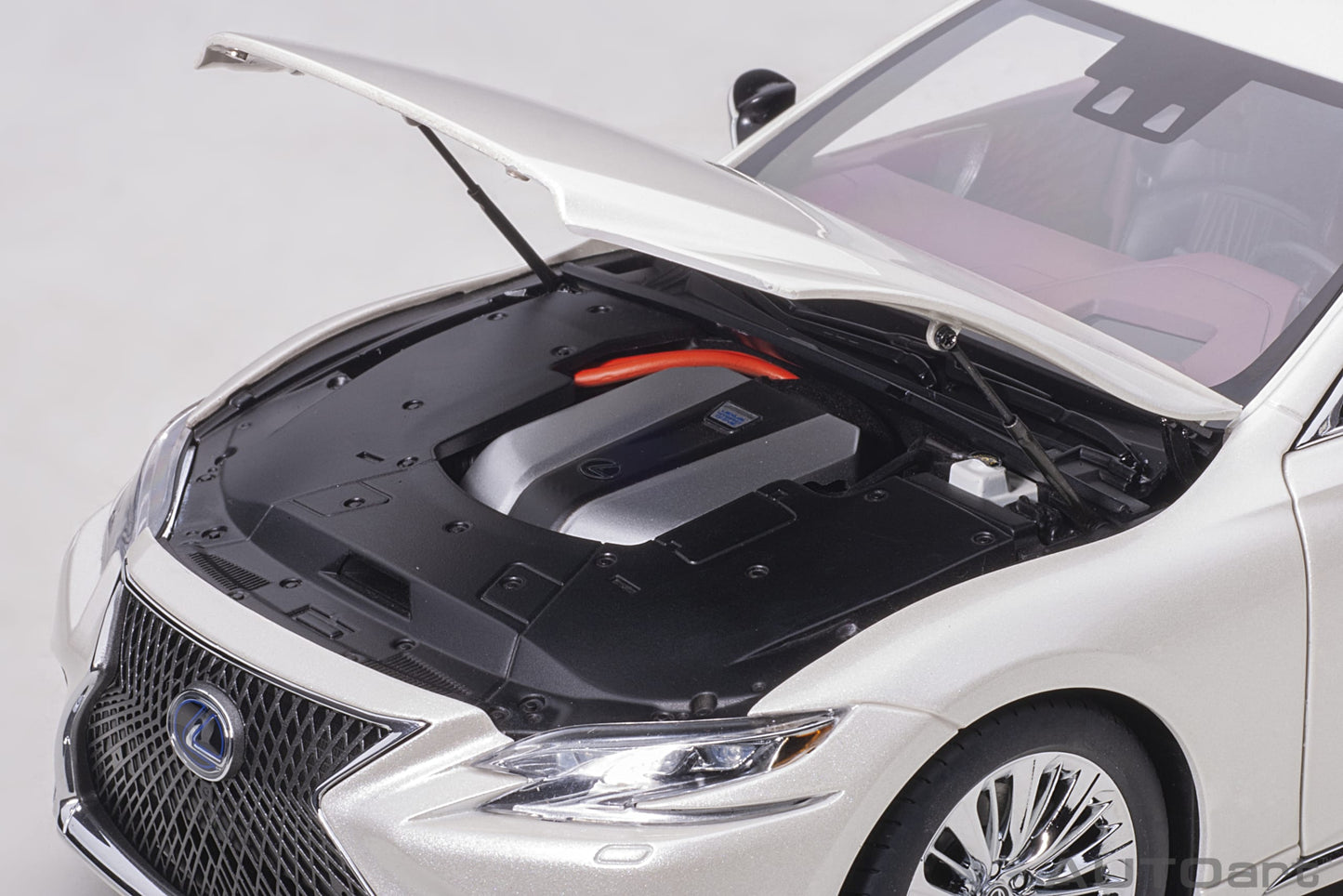 Macheta auto Lexus LS 500H (2018) 1:18 AutoArt