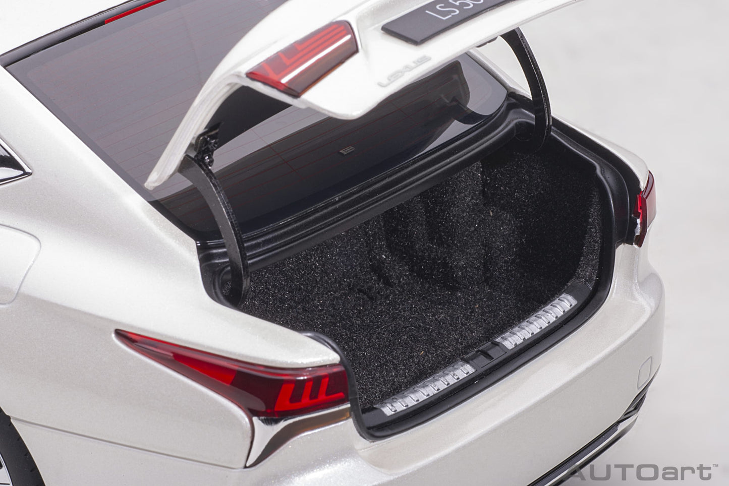 Macheta auto Lexus LS 500H (2018) 1:18 AutoArt