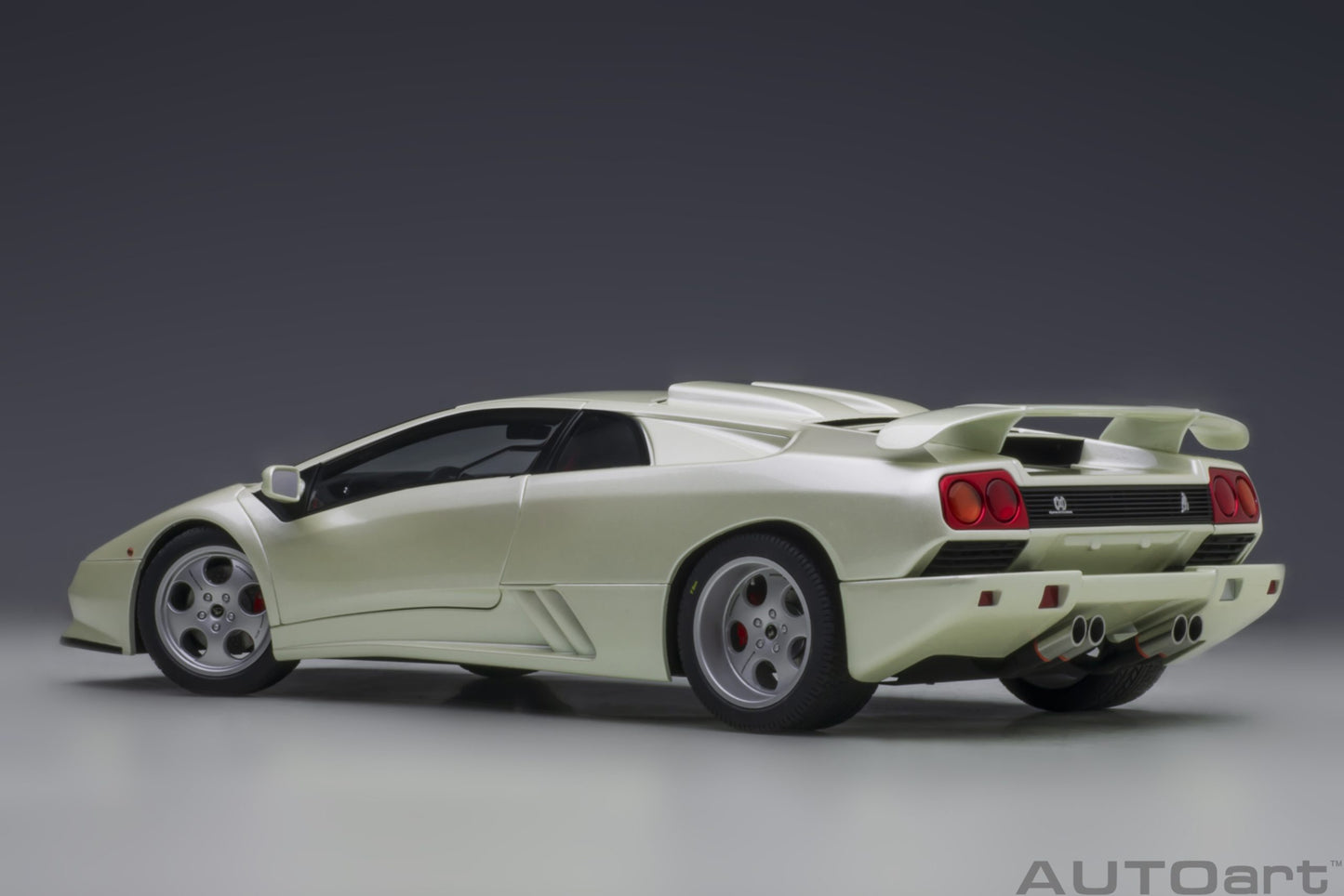 Macheta auto Lamborghini Diablo JOTA (1995) 1:18 AutoArt