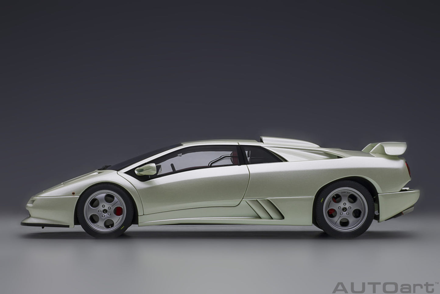 Macheta auto Lamborghini Diablo JOTA (1995) 1:18 AutoArt