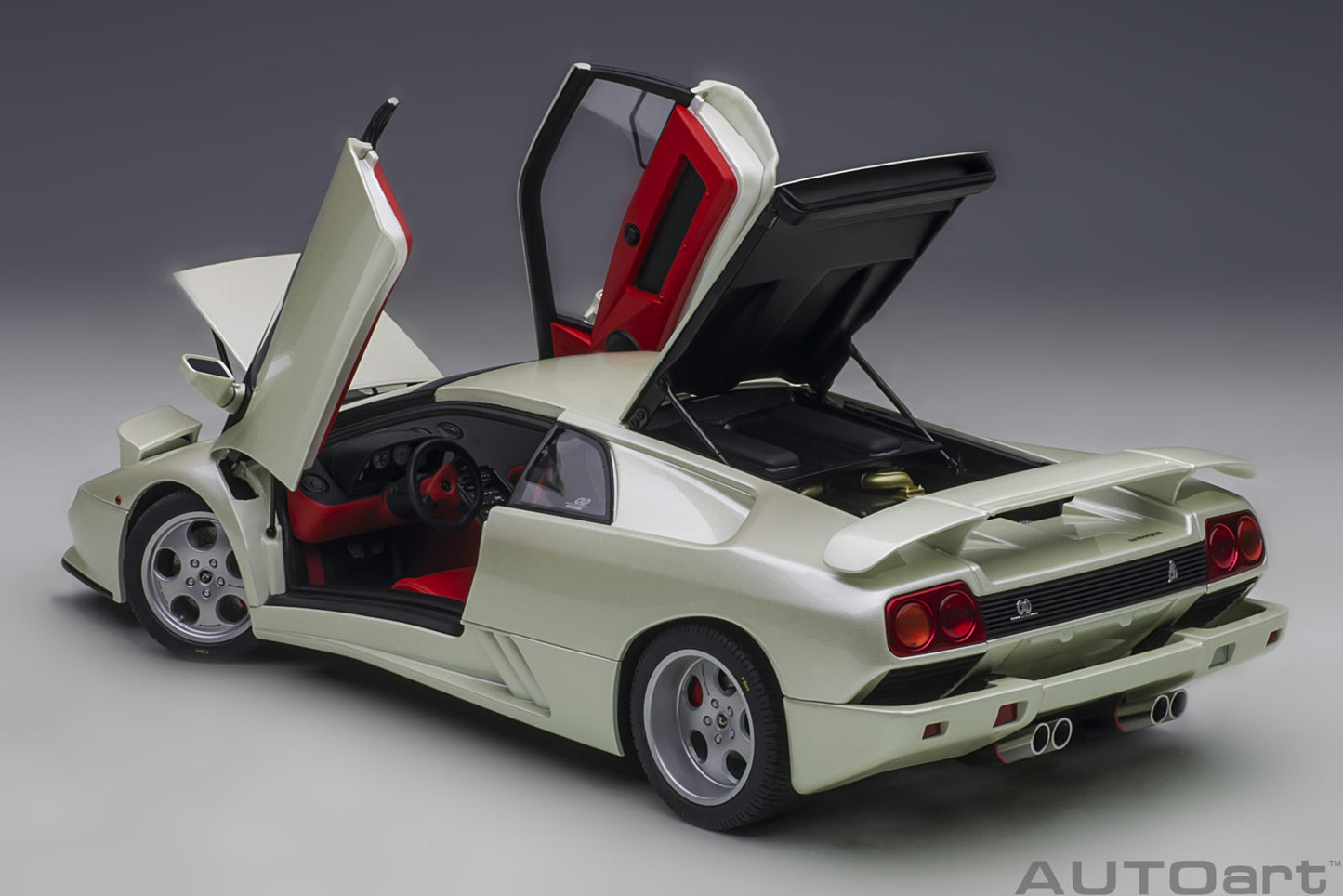Macheta auto Lamborghini Diablo JOTA (1995) 1:18 AutoArt