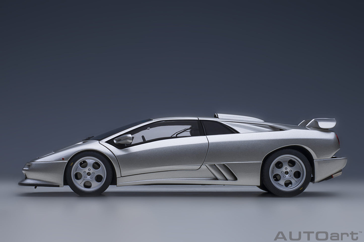 Macheta auto Lamborghini Diablo JOTA (1995) 1:18 AutoArt
