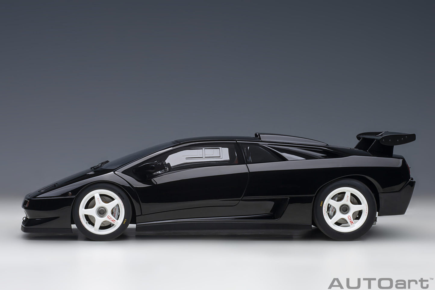 Macheta auto Lamborghini Diablo SV R (1996) 1:18 AutoArt