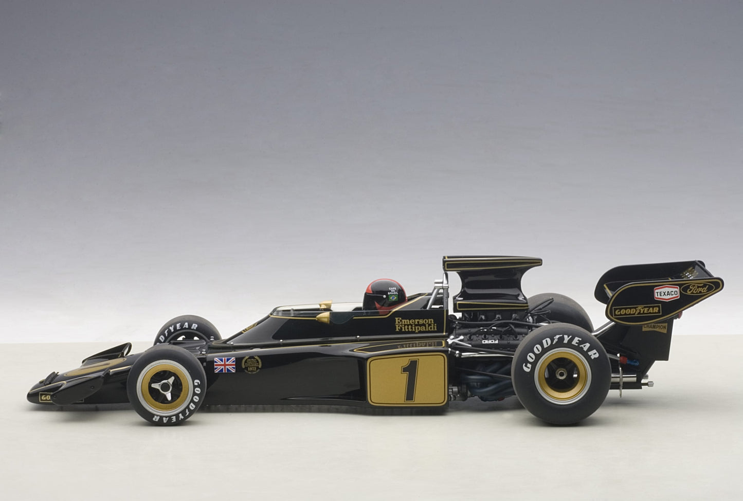 Macheta auto Lotus 72 E F1 1973 E. Fittipaldi #1 (with driver figurine) 1:18 AutoArt