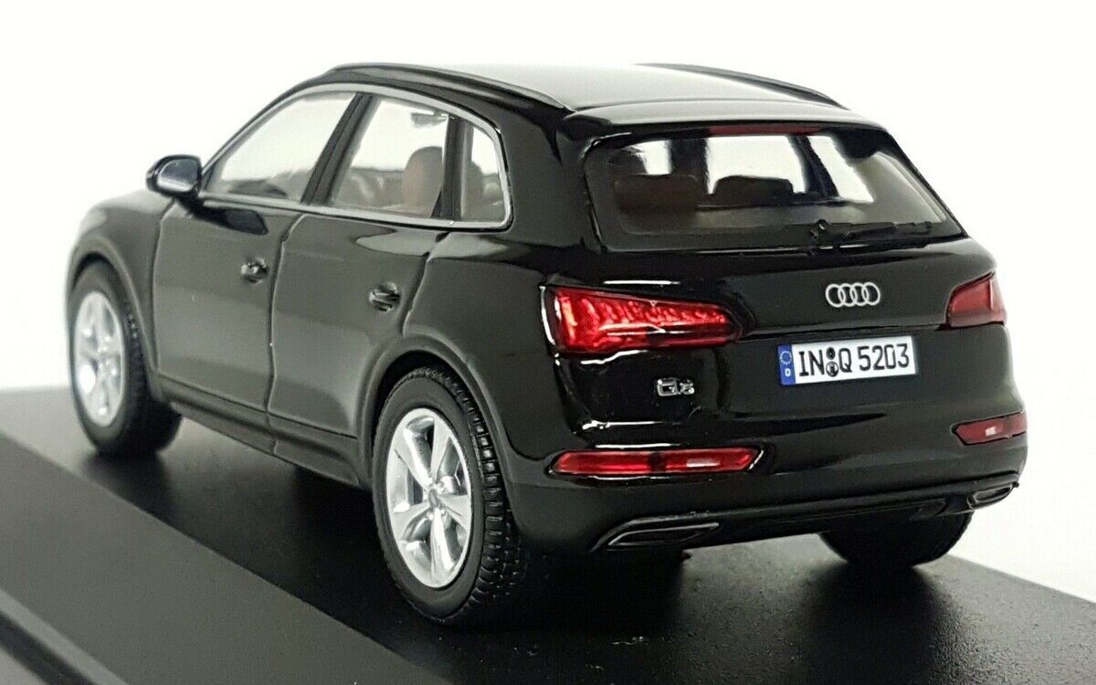 Macheta auto Audi Q5 (2017) 1:43 Spark