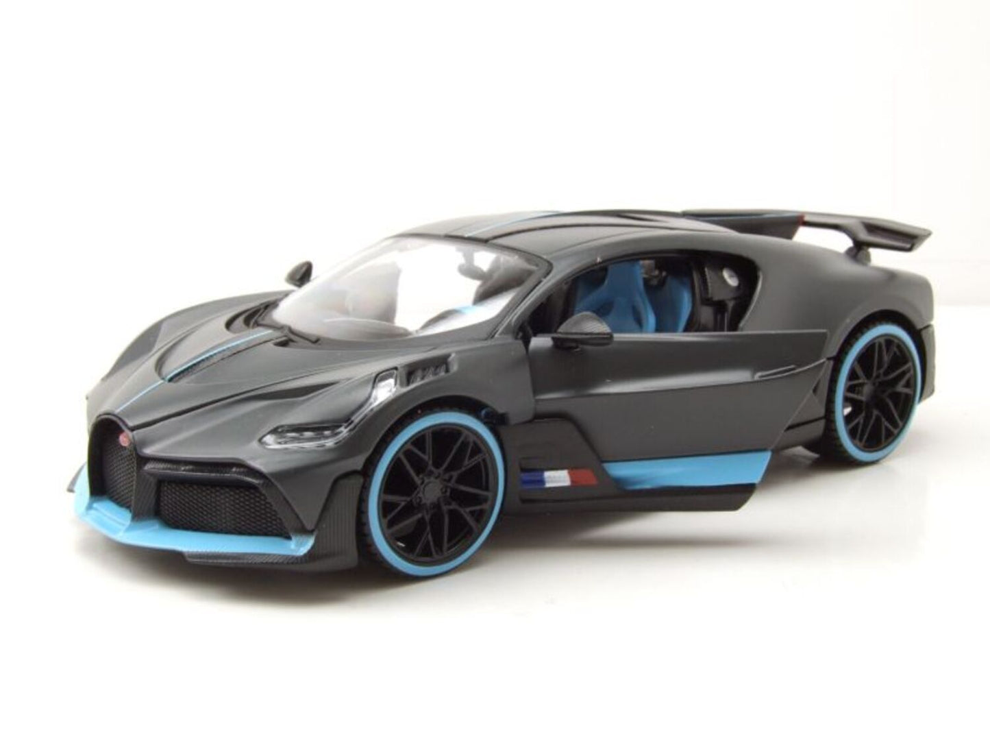 Macheta auto Bugatti Divo (2018) 1:24 Maisto