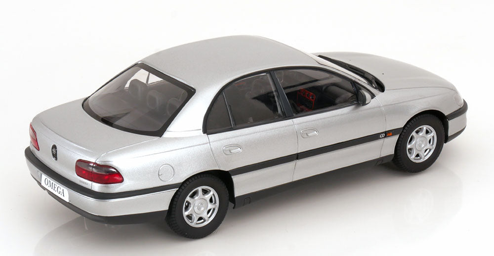 Opel Omega B 1996 model car 1:18 Triple9