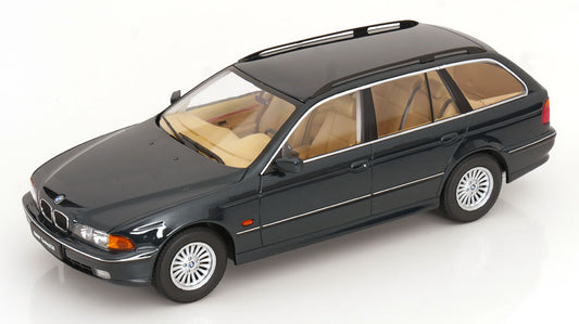 Macheta auto BMW 5 Series E39 1:18 Triple 9