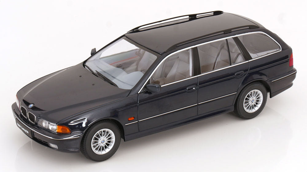 Macheta auto BMW 5 Series E39 1:18 Triple 9