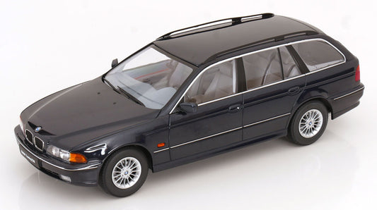 Macheta auto BMW 5 Series E39 1:18 Triple 9