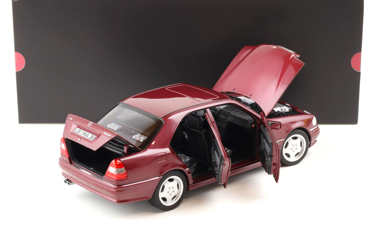 Macheta auto Mercedes C 36 AMG (W202) (1993) 1:18 Norev Dealer Edition