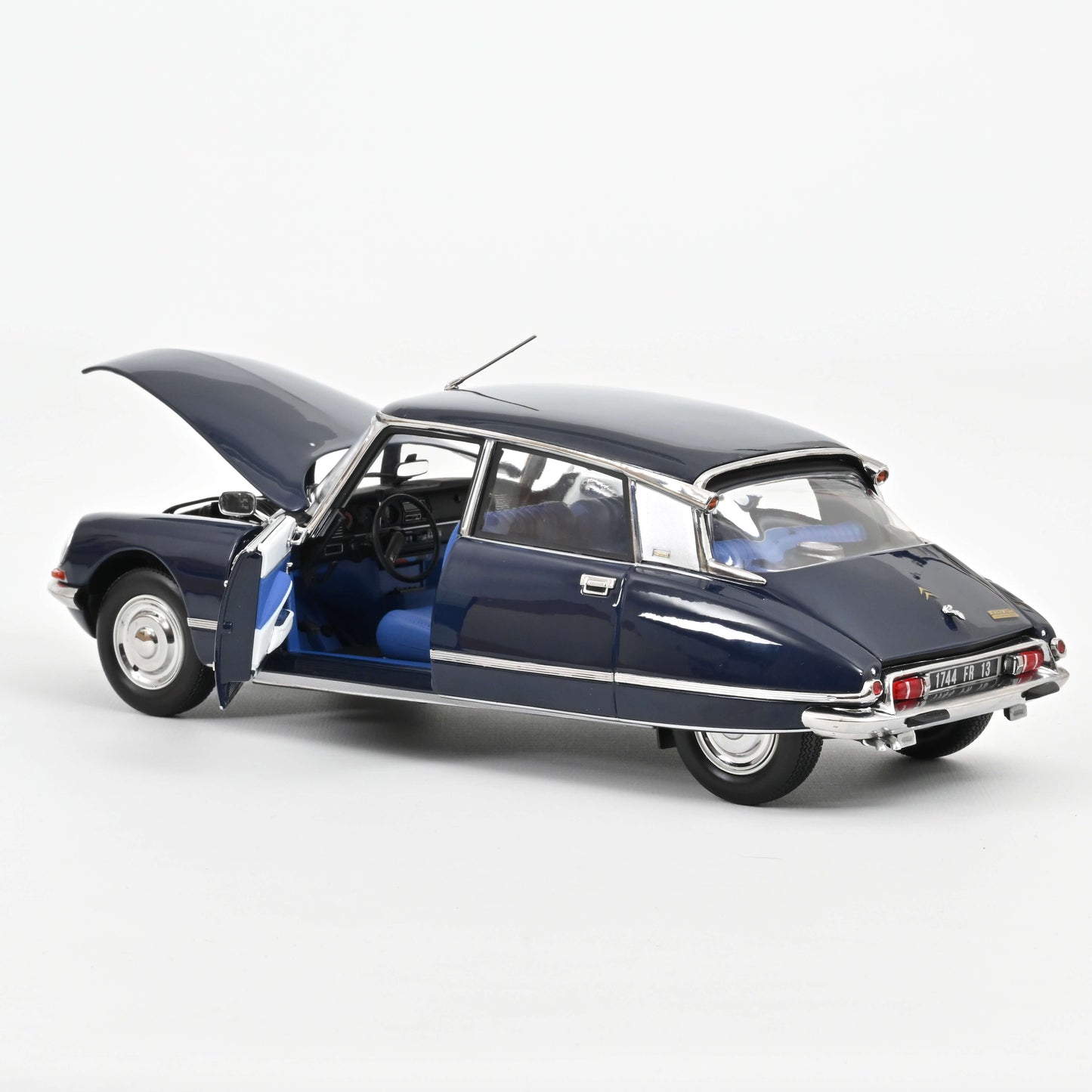 Macheta auto Citroen DS 23 Pallas (1974) 1:18 Norev