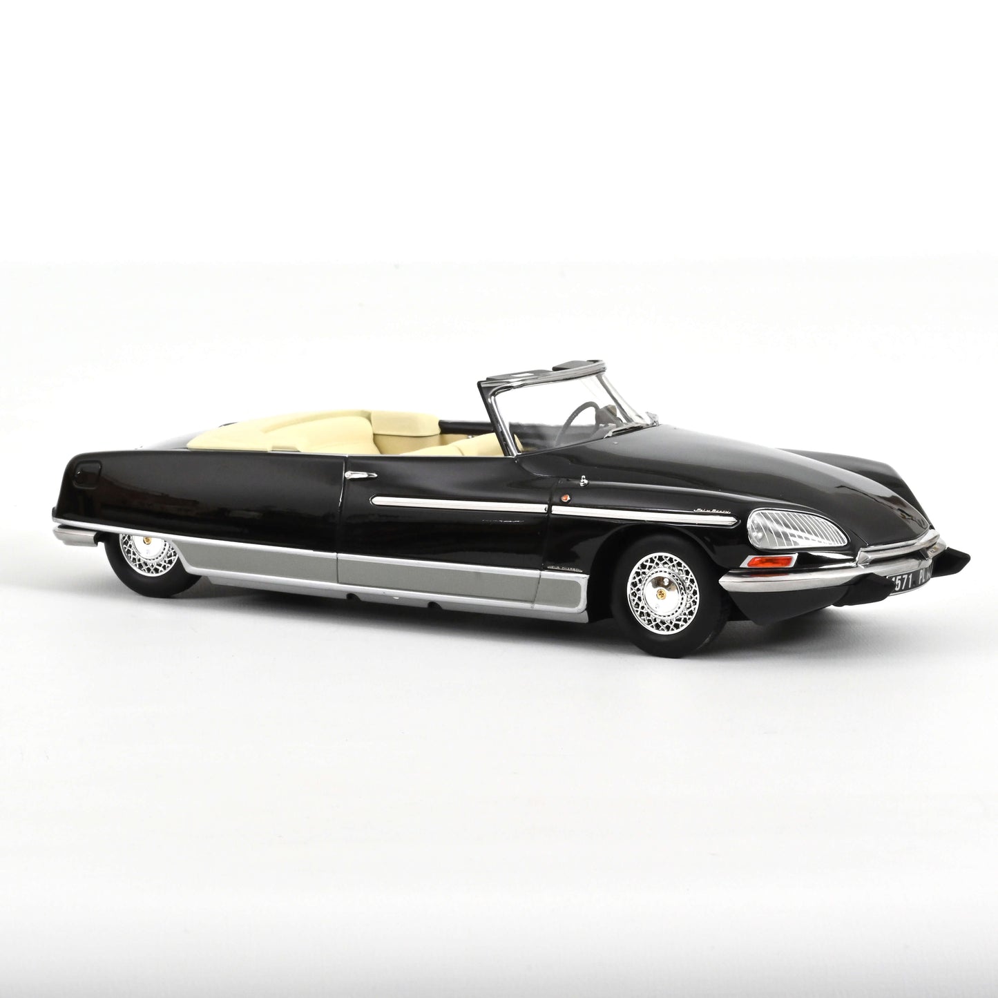 Macheta auto Citroen DS 21 Palm Beach (1968) 1:18 Norev