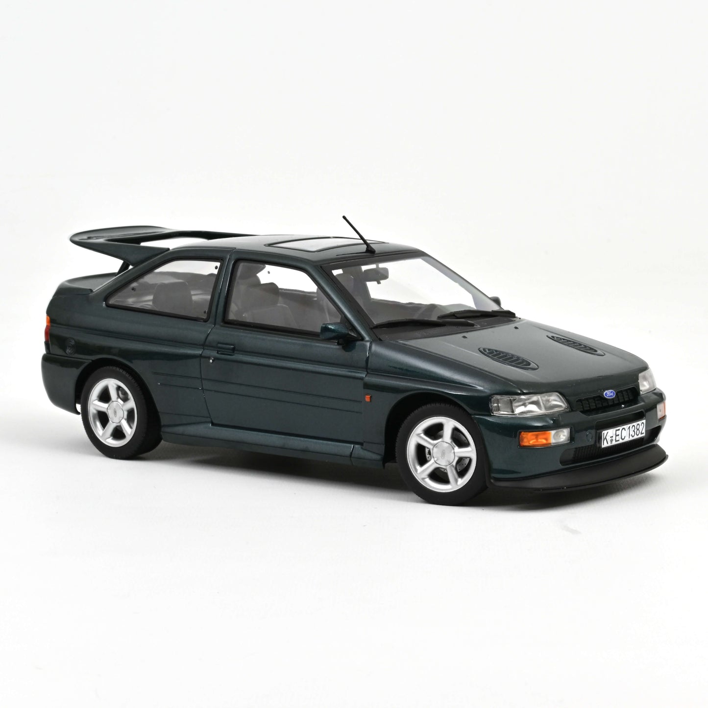 *Precomanda Macheta auto Ford Escort Cosworth 1992 Mallard Green Metallic   1:18 Norev